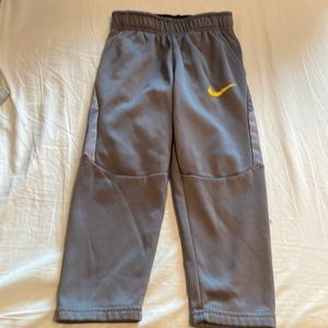 Toddler boys Nike athletic pants